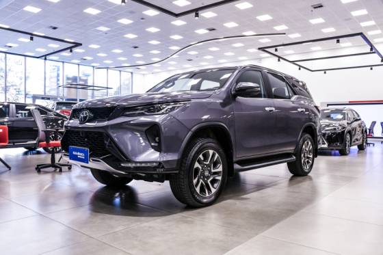 TOYOTA HILUX SW4 2.8 D-4D TURBO DIESEL SRX PLATINUM 7L 4X4 AUTOMÁTICO